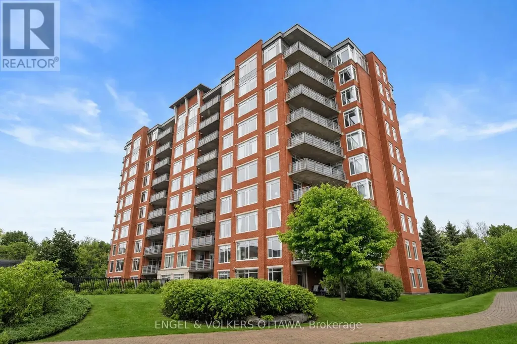 136 Darlington Private Ottawa ON K1V 0X6