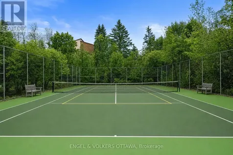 136 Darlington Private Ottawa ON K1V 0X6