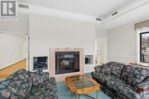 136 Darlington Private Ottawa ON K1V 0X6