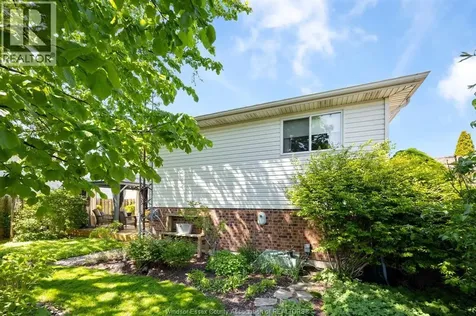 11 Azar Avenue Tilbury ON N0P 2L0