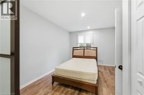 31 Spadina Avenue Hamilton ON L8M 2W8