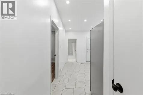 31 Spadina Avenue Hamilton ON L8M 2W8