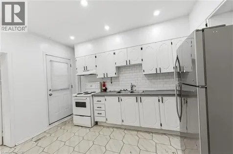 31 Spadina Avenue Hamilton ON L8M 2W8