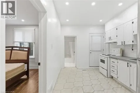 31 Spadina Avenue Hamilton ON L8M 2W8