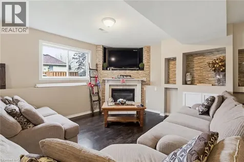 47 Hannah Crescent Hamilton ON L9B 2V4