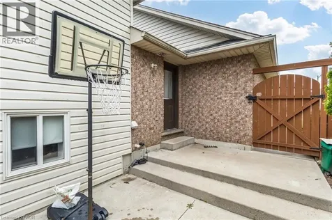 47 Hannah Crescent Hamilton ON L9B 2V4