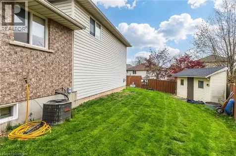 47 Hannah Crescent Hamilton ON L9B 2V4