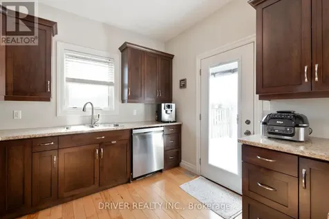 36 Spruce Street West Aylmer ON N5H 3J4