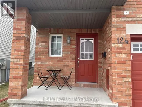 124 Lokoya Street Ottawa ON K2S 0J4