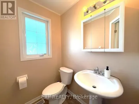124 Lokoya Street Ottawa ON K2S 0J4