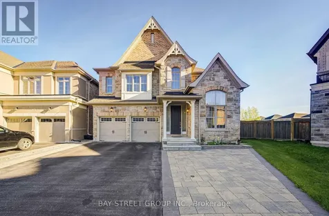 28 Boland Court Aurora ON L4G 0W6