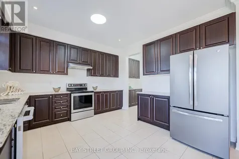28 Boland Court Aurora ON L4G 0W6