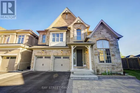 28 Boland Court Aurora ON L4G 0W6