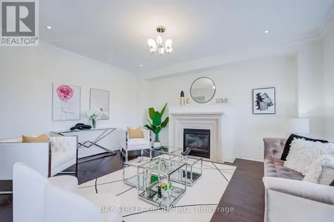 28 Boland Court Aurora ON L4G 0W6