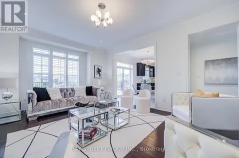 28 Boland Court Aurora ON L4G 0W6