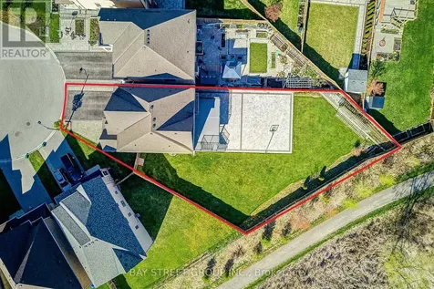 28 Boland Court Aurora ON L4G 0W6