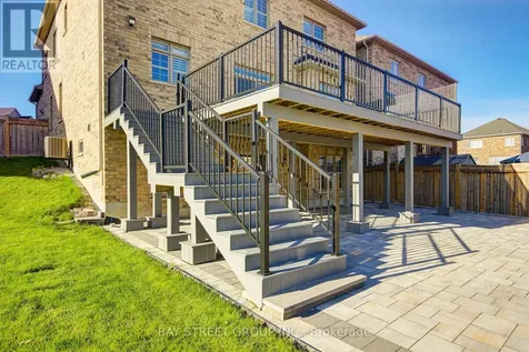 28 Boland Court Aurora ON L4G 0W6