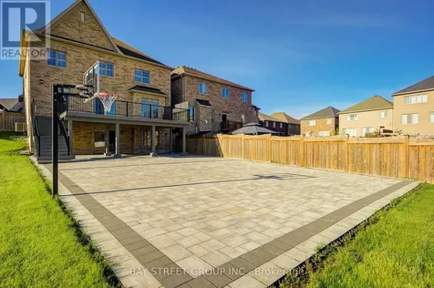28 Boland Court Aurora ON L4G 0W6