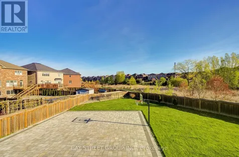 28 Boland Court Aurora ON L4G 0W6