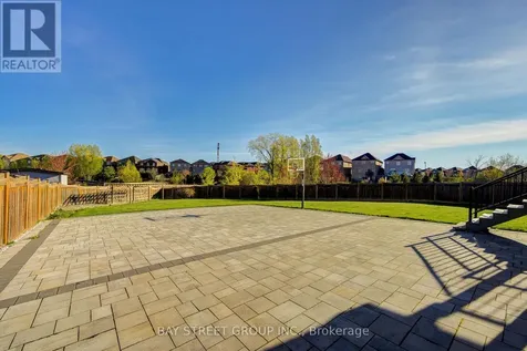 28 Boland Court Aurora ON L4G 0W6
