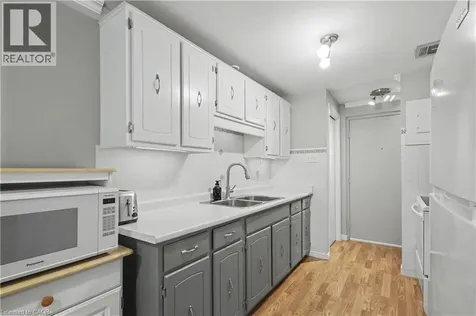 4 Avalon Place Kitchener ON N2M 4N6