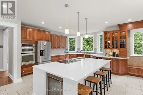 231 Ironstone Court Ottawa ON K2S 0L4