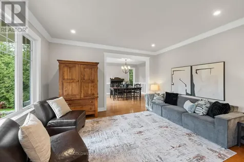 231 Ironstone Court Ottawa ON K2S 0L4
