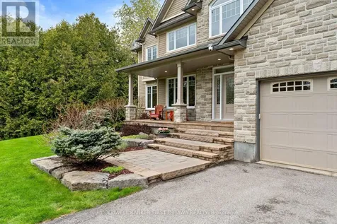231 Ironstone Court Ottawa ON K2S 0L4