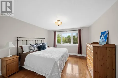 231 Ironstone Court Ottawa ON K2S 0L4
