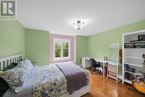 231 Ironstone Court Ottawa ON K2S 0L4