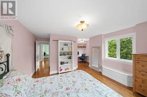 231 Ironstone Court Ottawa ON K2S 0L4