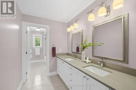 231 Ironstone Court Ottawa ON K2S 0L4