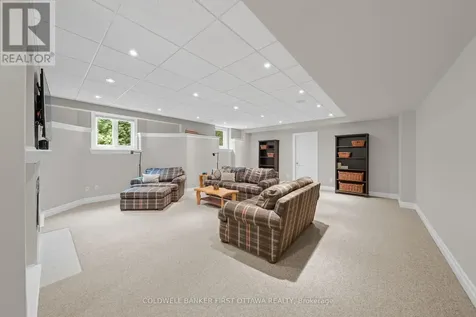 231 Ironstone Court Ottawa ON K2S 0L4