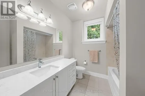231 Ironstone Court Ottawa ON K2S 0L4