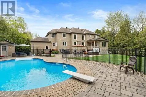 231 Ironstone Court Ottawa ON K2S 0L4