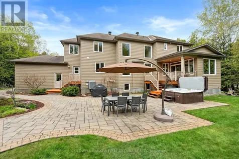 231 Ironstone Court Ottawa ON K2S 0L4