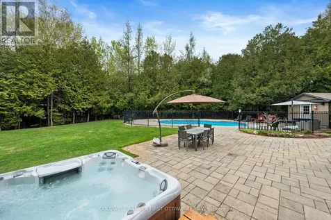 231 Ironstone Court Ottawa ON K2S 0L4