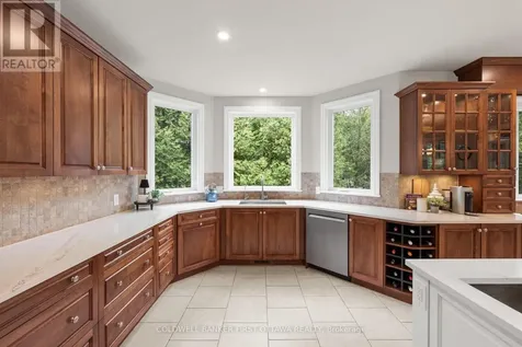 231 Ironstone Court Ottawa ON K2S 0L4