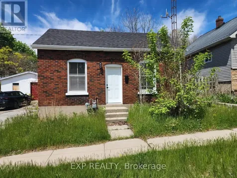 32 Niagara Street Brantford ON N3R 4E2