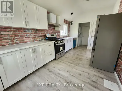 32 Niagara Street Brantford ON N3R 4E2