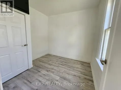 32 Niagara Street Brantford ON N3R 4E2