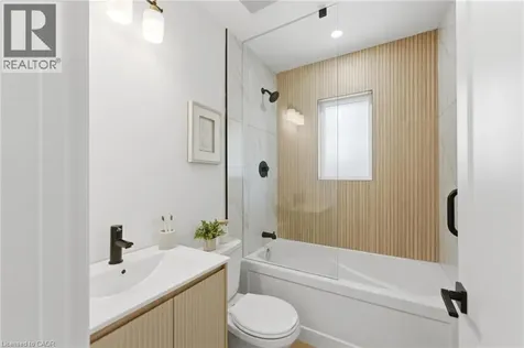 374 East 13th Street Hamilton ON L9A 4A1