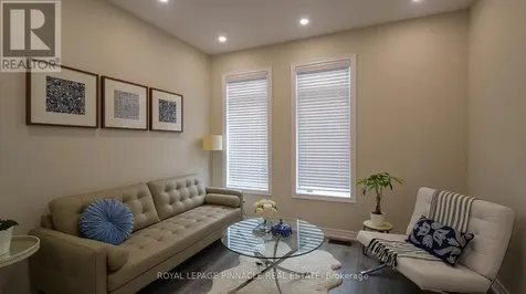 100 Hollywood Court Cambridge ON M1R 0C5