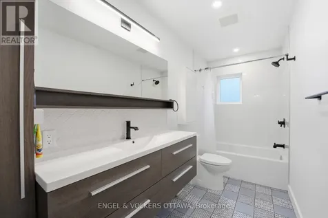 1046 Fisher Avenue Ottawa ON K1Z 6P6