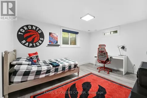 1046 Fisher Avenue Ottawa ON K1Z 6P6