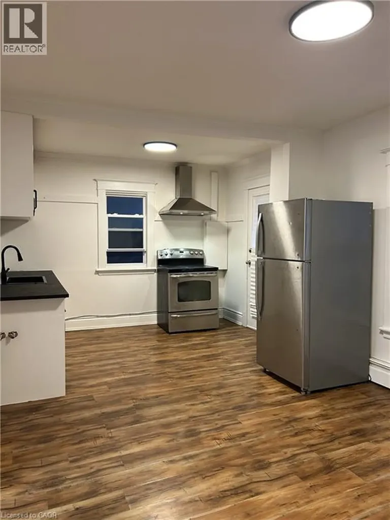 3 Balmoral Avenue South Hamilton ON L8M 3J7