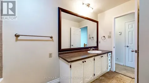 323 Hickory Street Collingwood ON L9Y 3G4