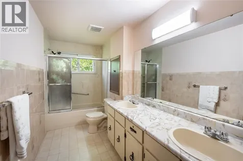 1083 Salisbury Street Sarnia ON N7S 3V6