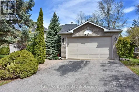 17 Acorn Crescent Wasaga Beach ON L9Z 1L6