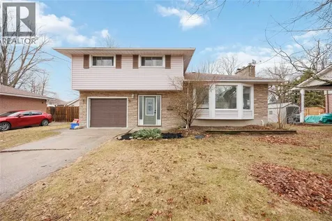 1068 Fairlane Avenue Sarnia ON N7S 3J8